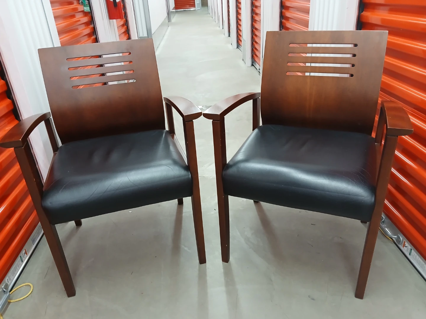 Set of Two Wooden Armchairs GUNLOCKE leather seats - photo 2