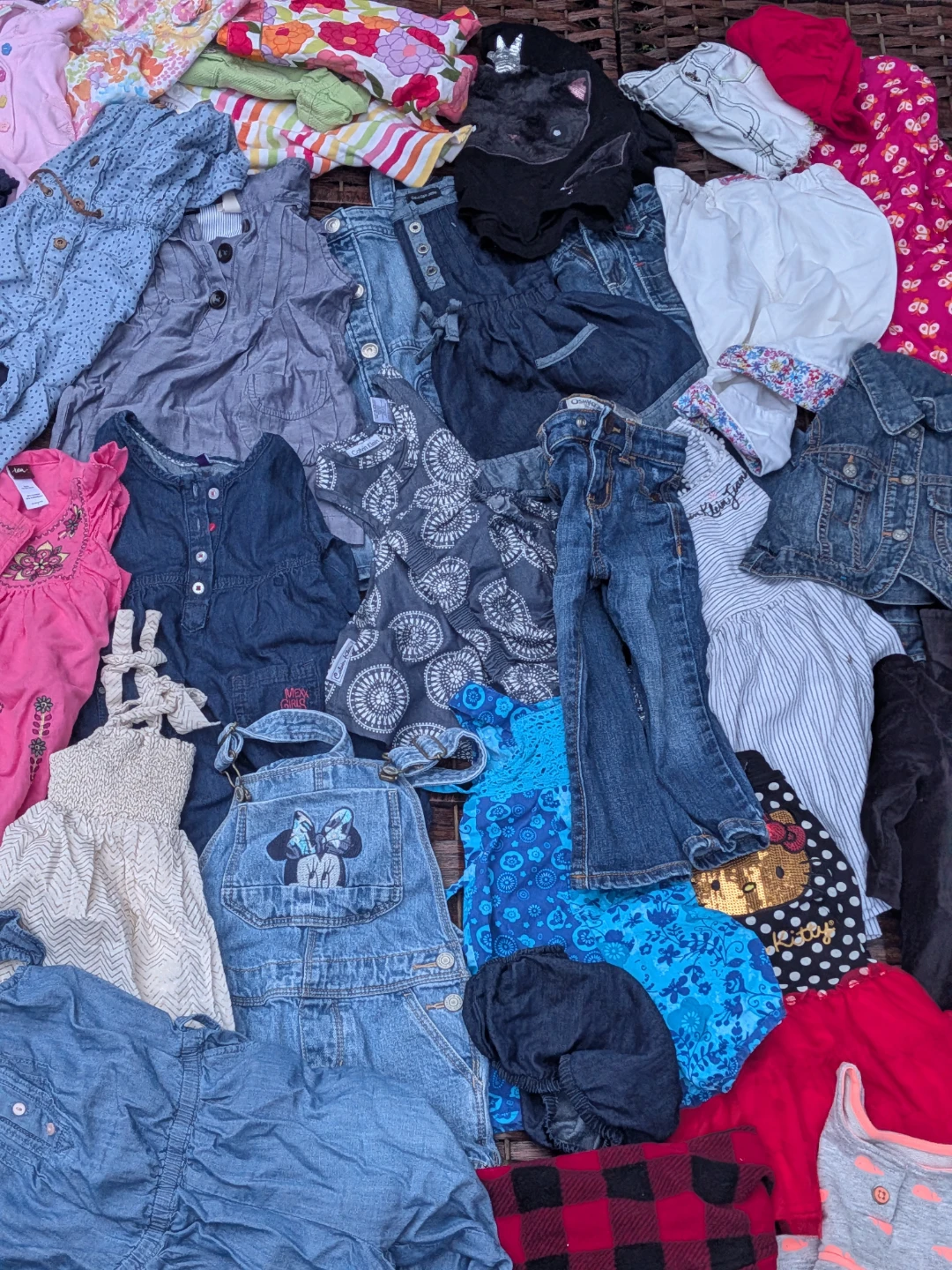 Baby Girl Clothing Bundle (32 items) age 12 to toddler  big bag