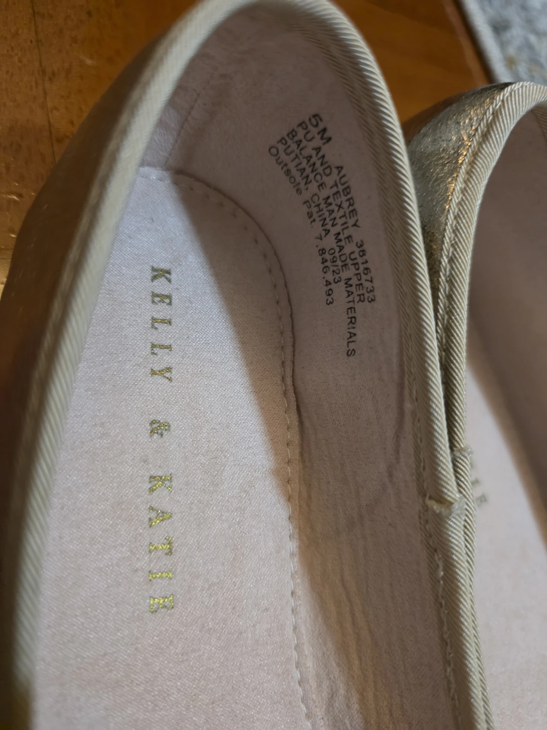 Kelly & Katie Gold Ballet Flats Size 5 - photo 2