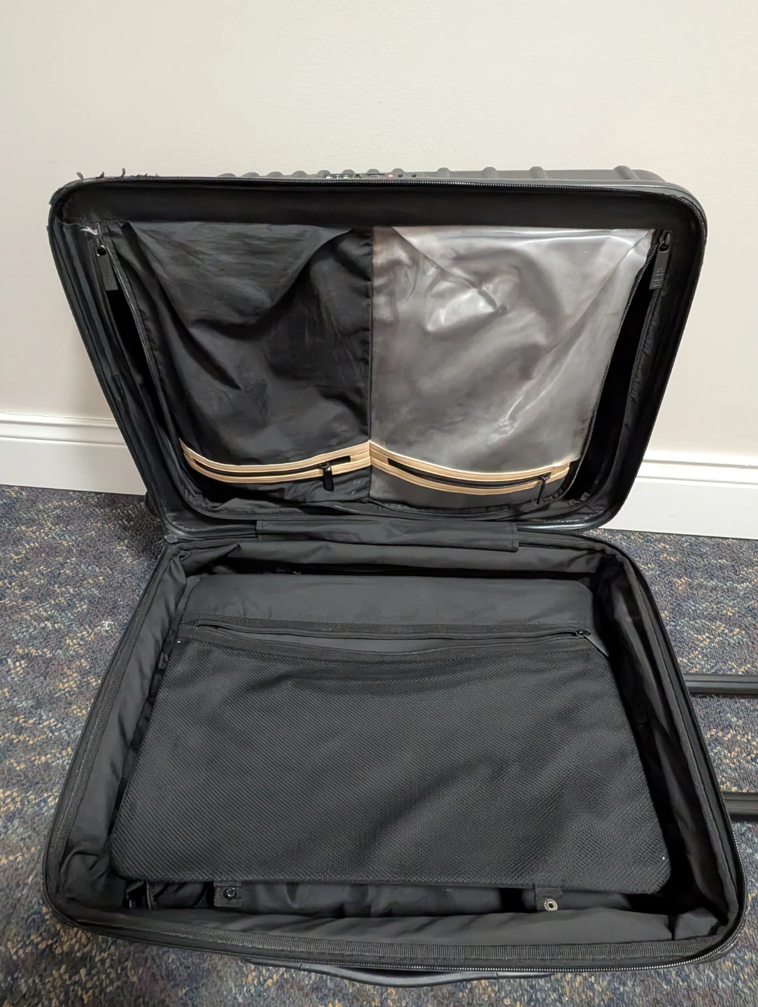 BÉIS The Carry-On Roller Black Usable 1 broken wheel - photo 3