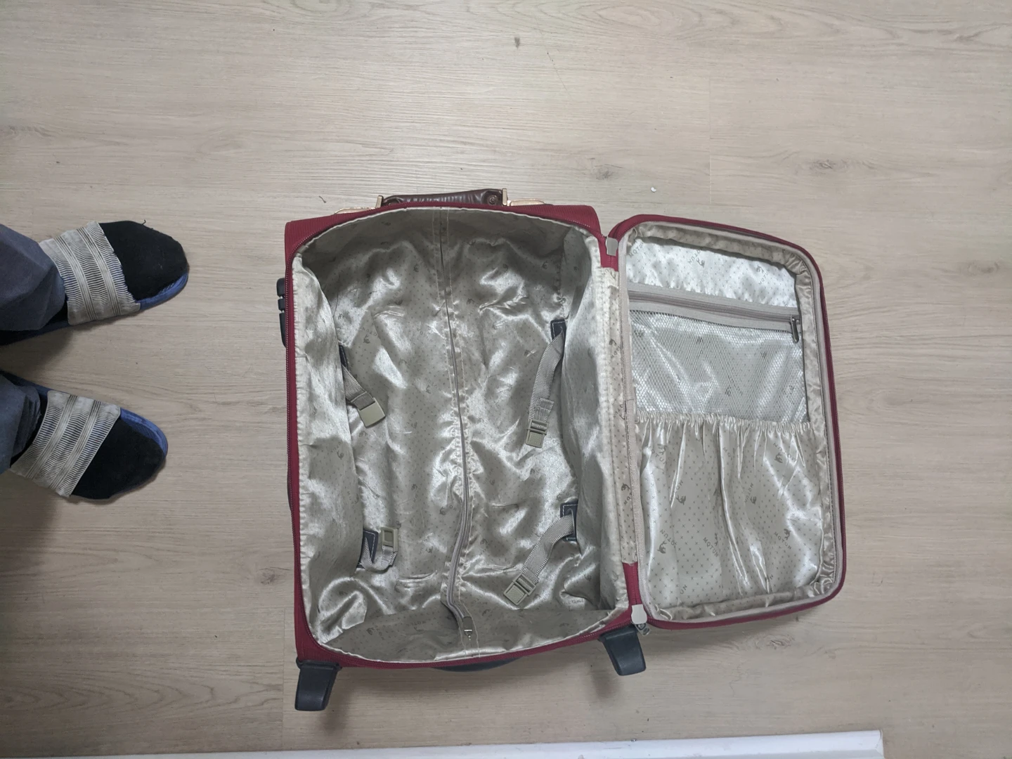 Carry-on Suitcase(two wheels) - photo 4