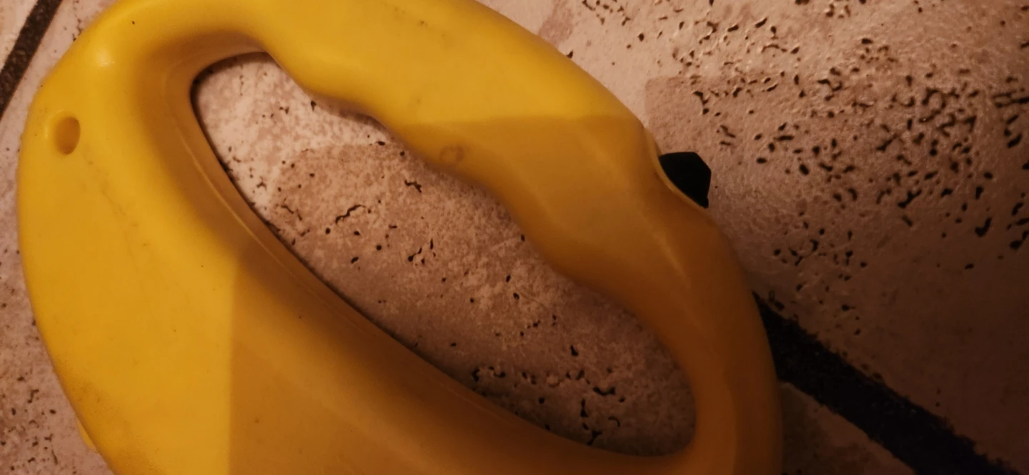Yellow handheld flashlight🏈 - photo 2