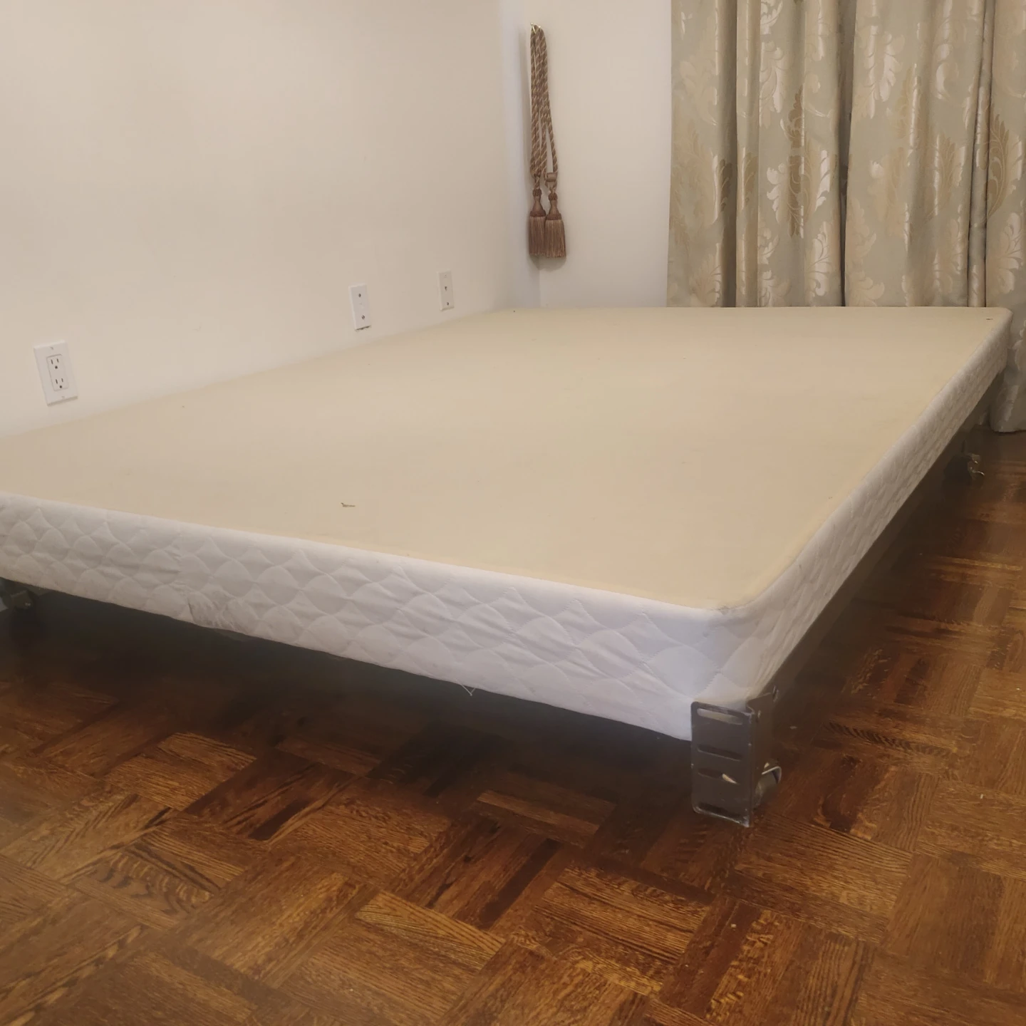 Queen Bed Frame+Box+Mattress - photo 4