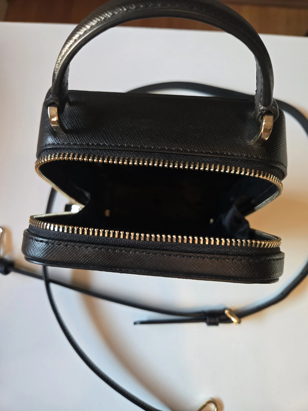 Brand new Kate Spade Daisy Purse- Black