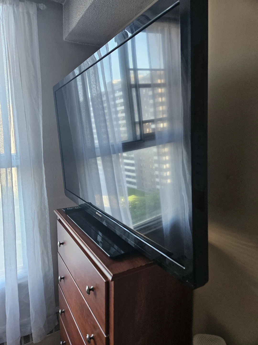"Flat Screen TV 55inch Emerson - photo 2