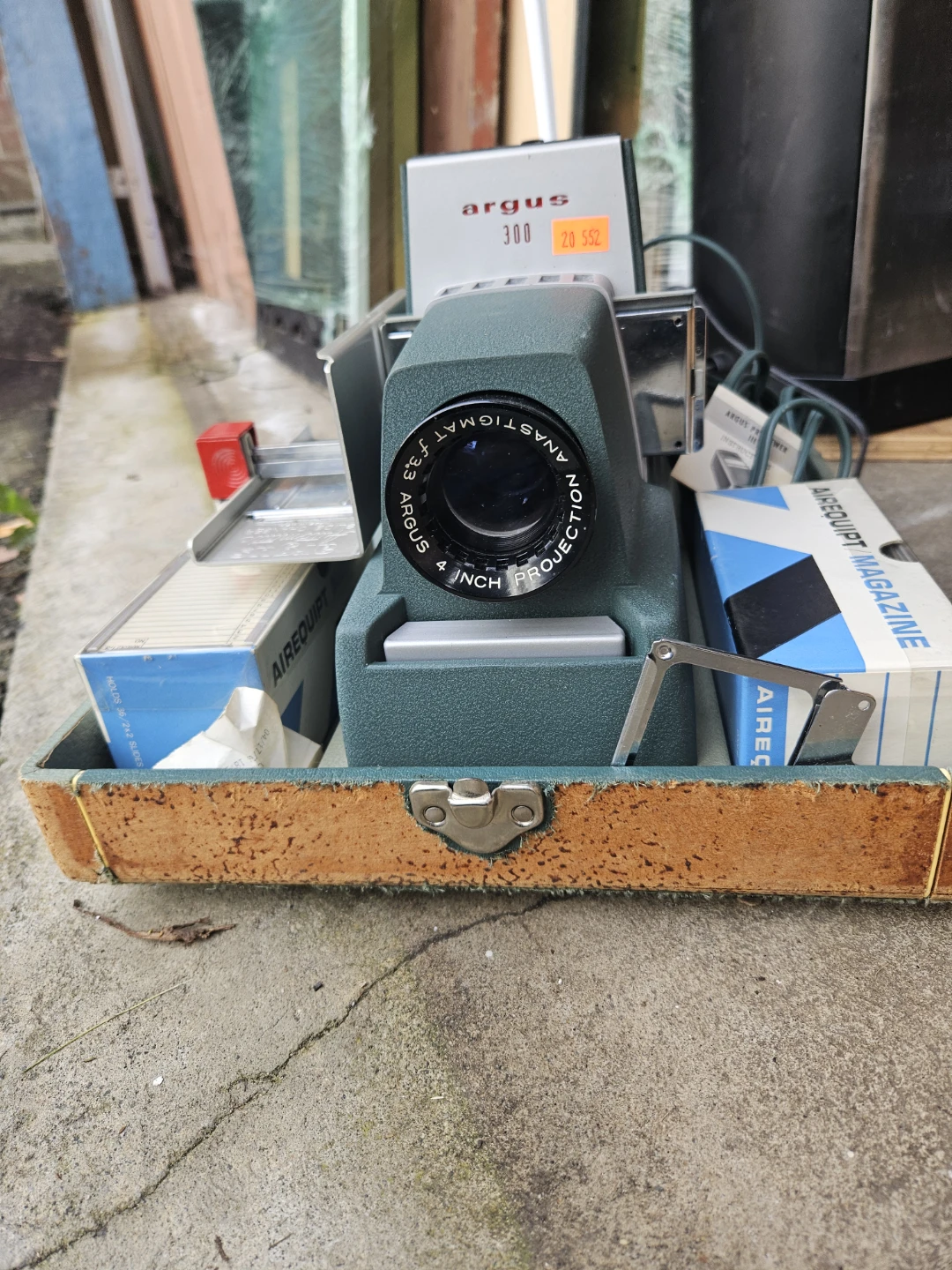 Argus 300 Slide Projector - photo 3