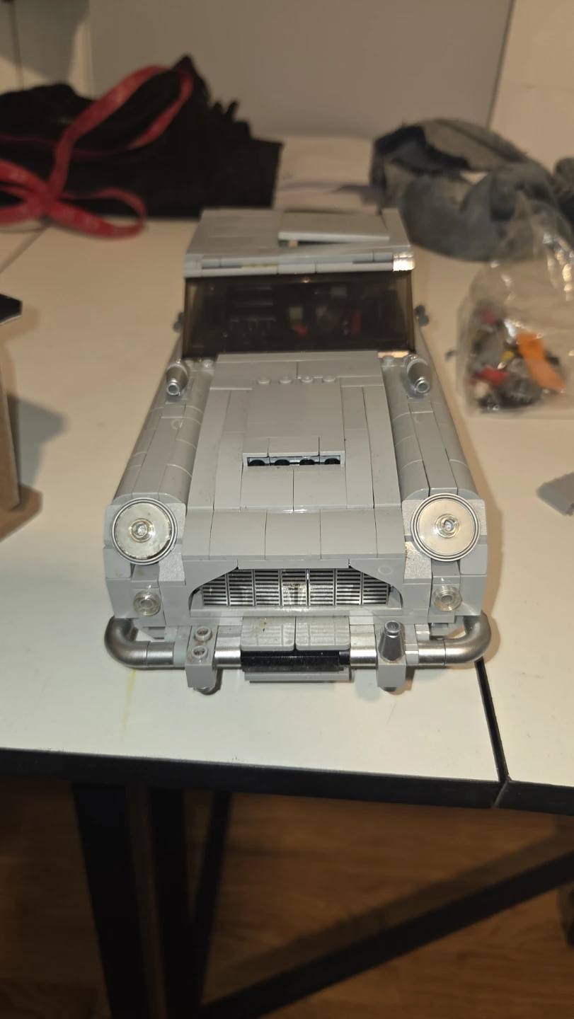 LEGO 10262 James Bond Aston Martin DB5 MISSING TIRE