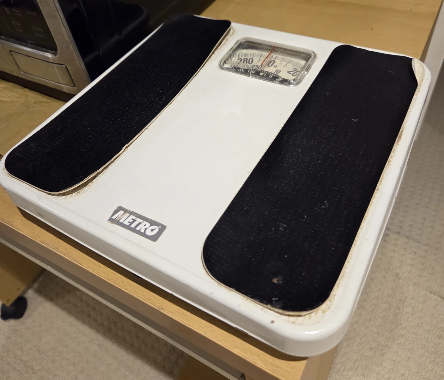 Metro Analog Bathroom Scale