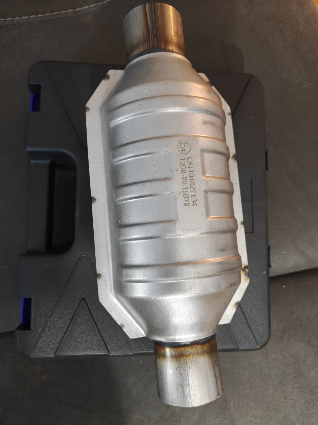 Universal Catalytic Converter CAT104R2T
