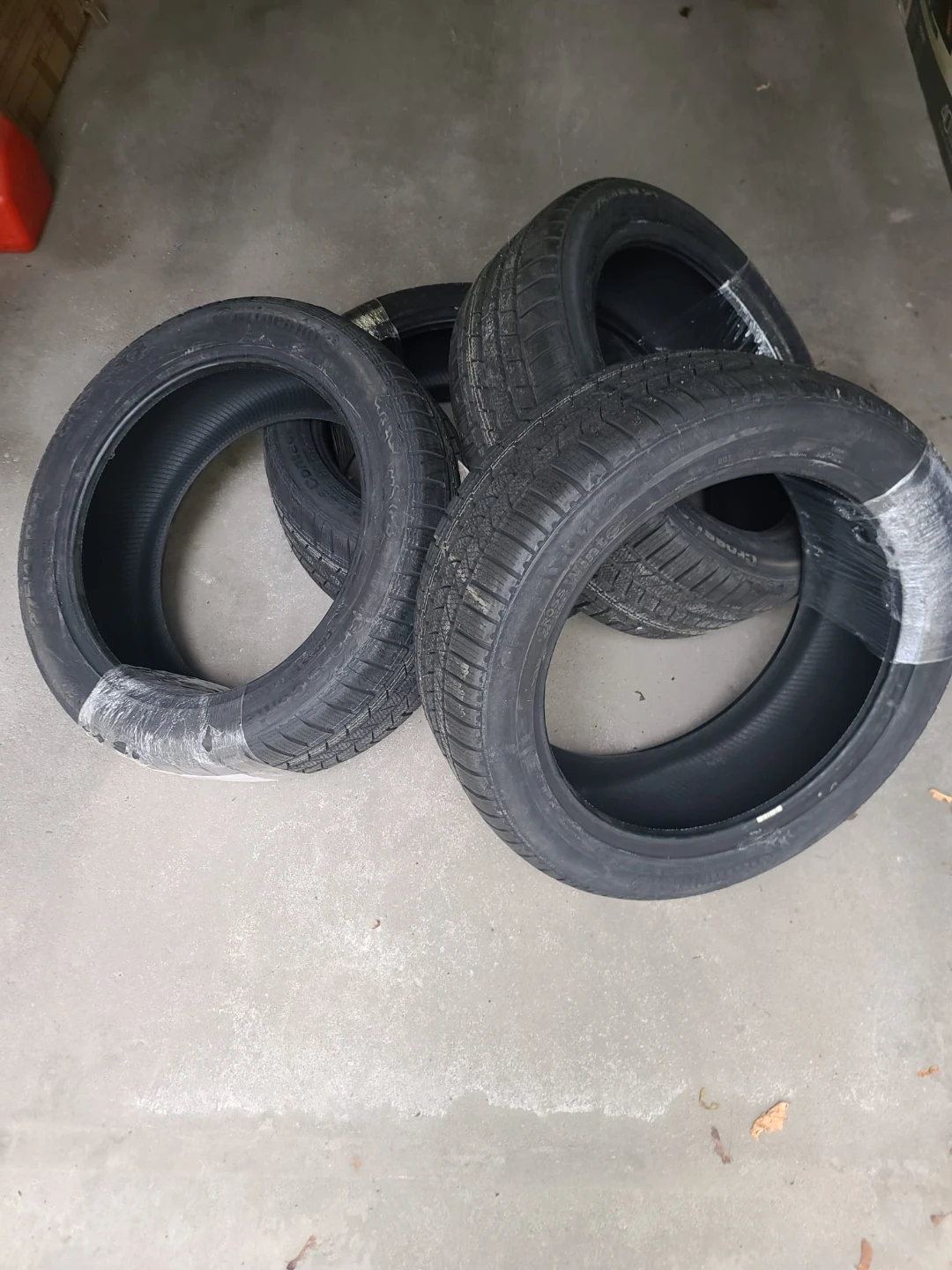 4x 275/45/21 NEW Continental Winter tires