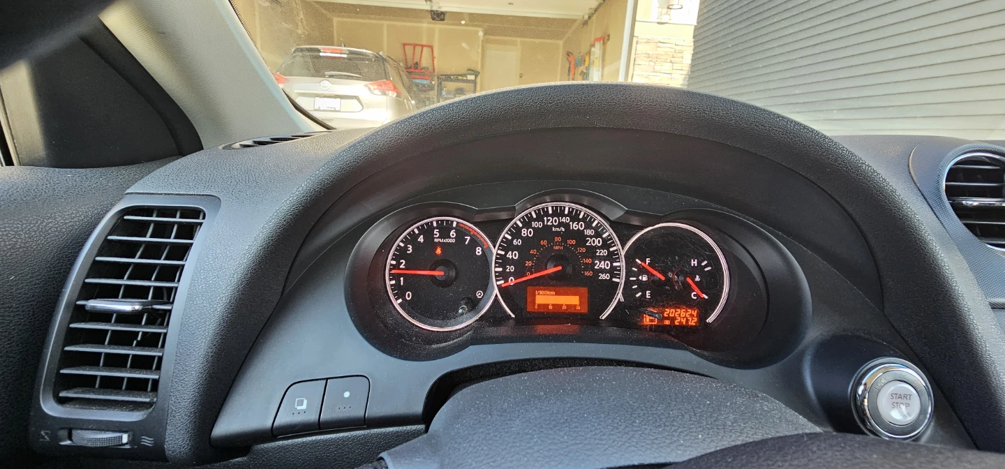 Car Nissan Altima 2011