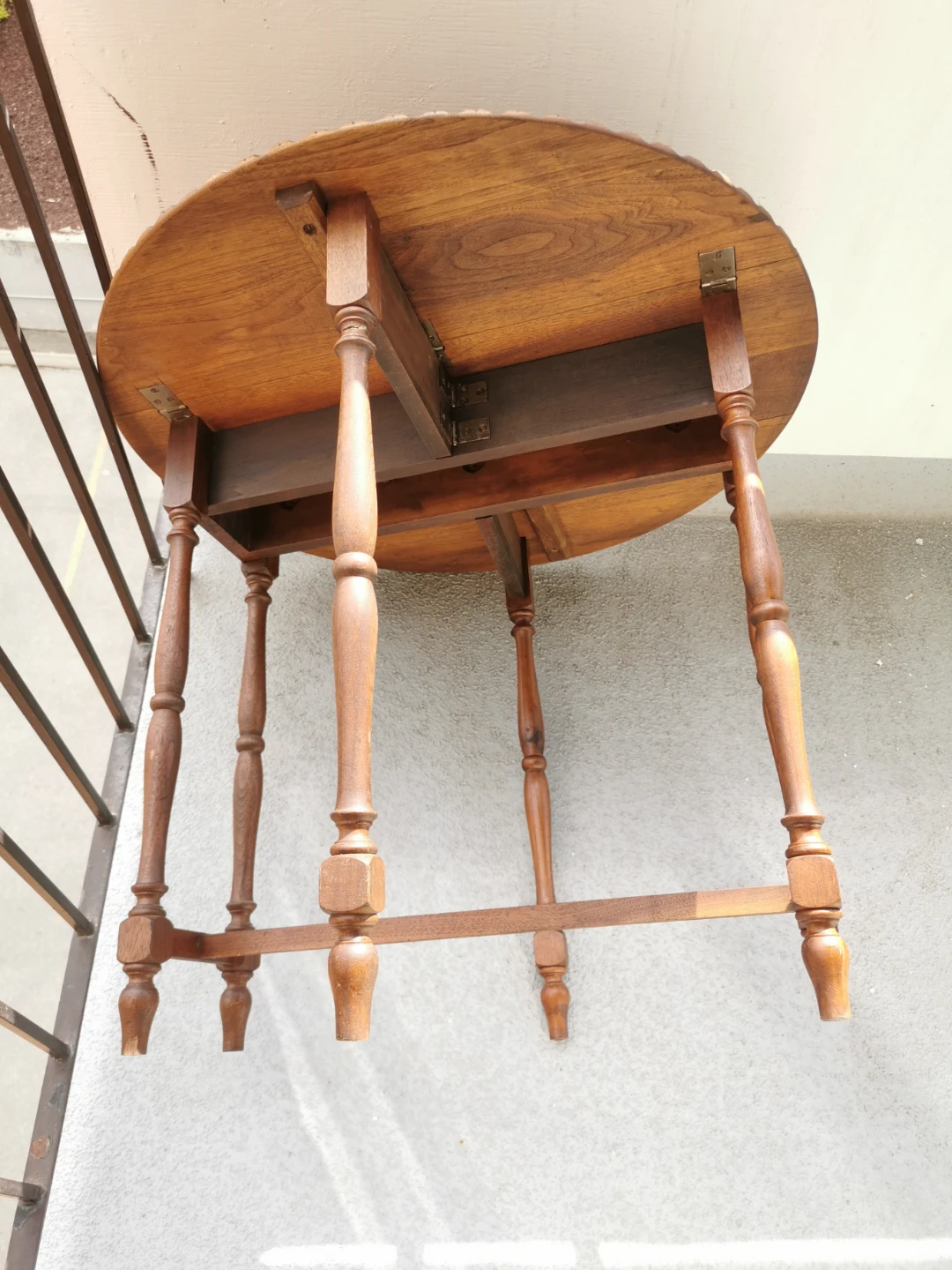 Vintage Gateleg Drop-Leaf Table Turned Legs Decorative Wood Top - photo 5