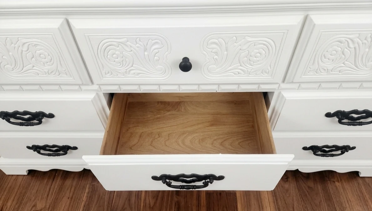 White 9-Drawer Dresser - photo 3