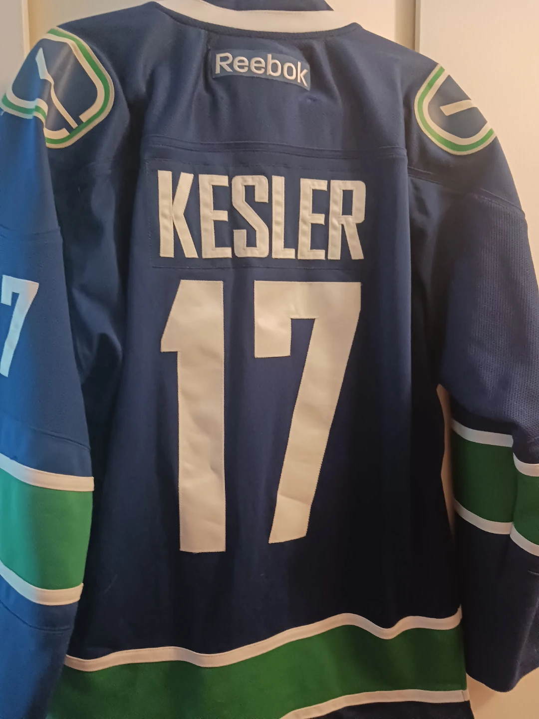 Canucks Jersey and collectibles - photo 3
