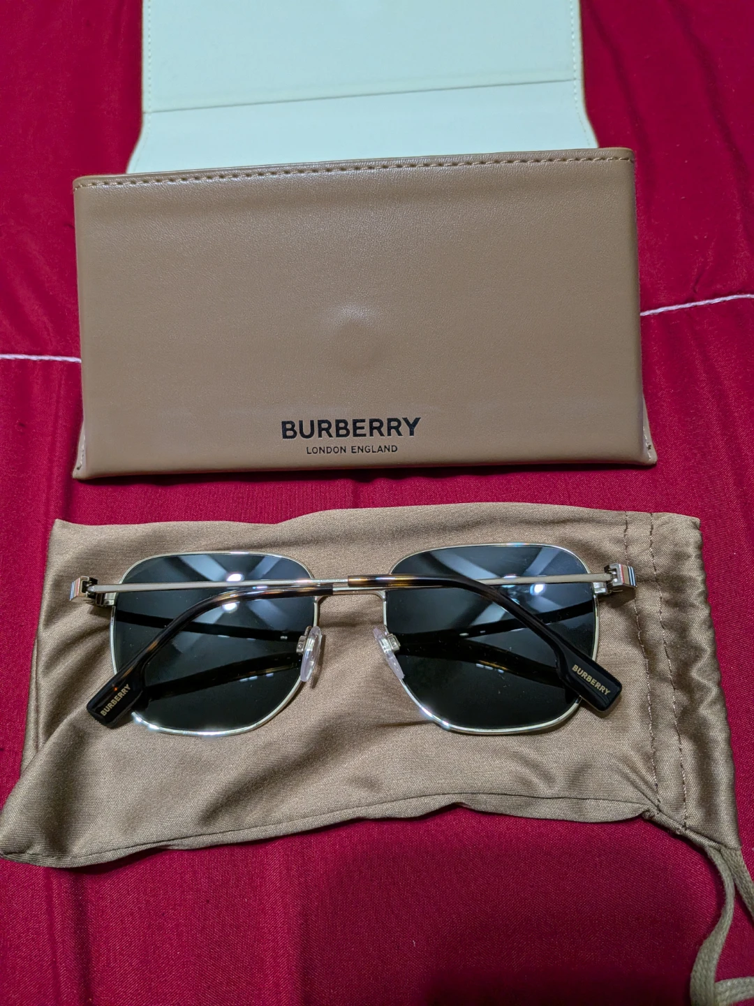 Burberry Sunglasses with Case and Pouch 400$ - photo 4
