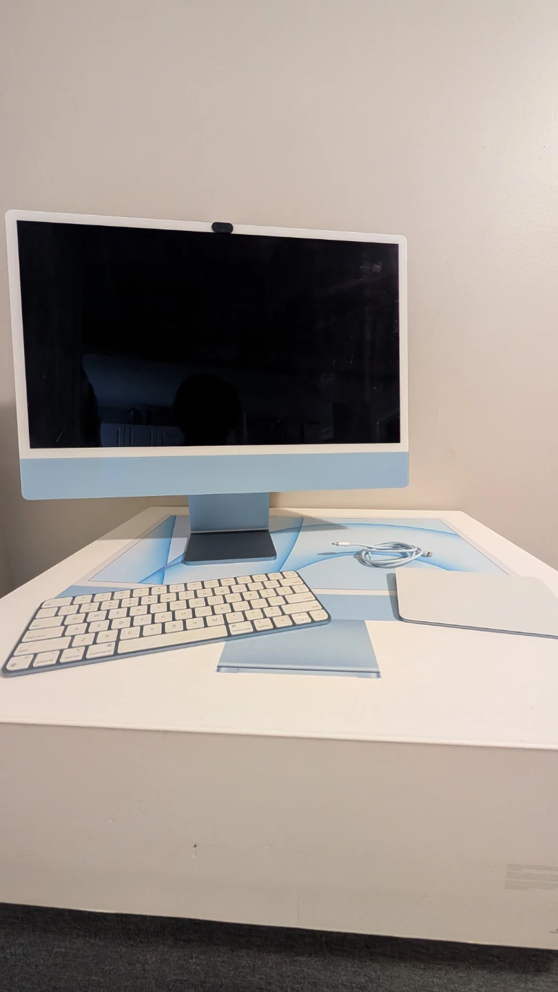 iMac 24" 16gb ram 256gb storage keyboard and magic track pad