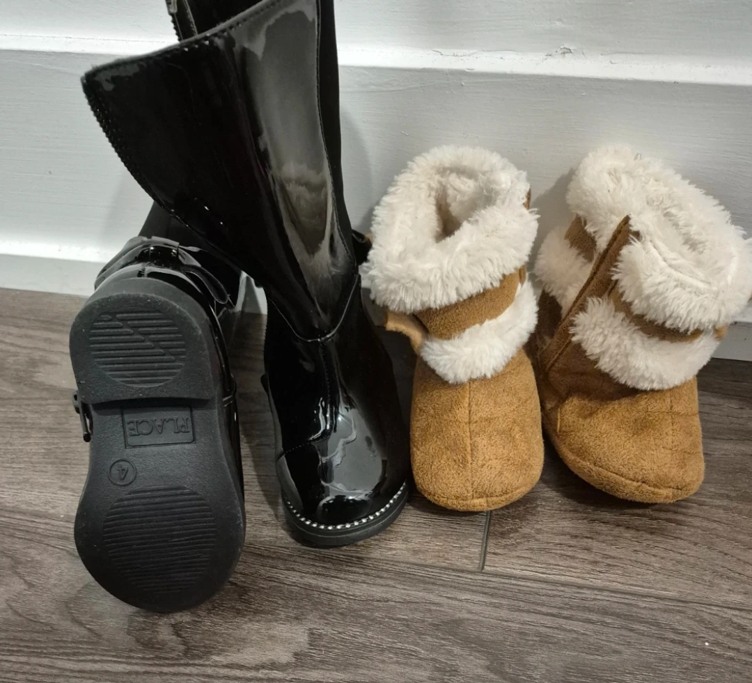 Toddler Girls's Boots Set, Size 4