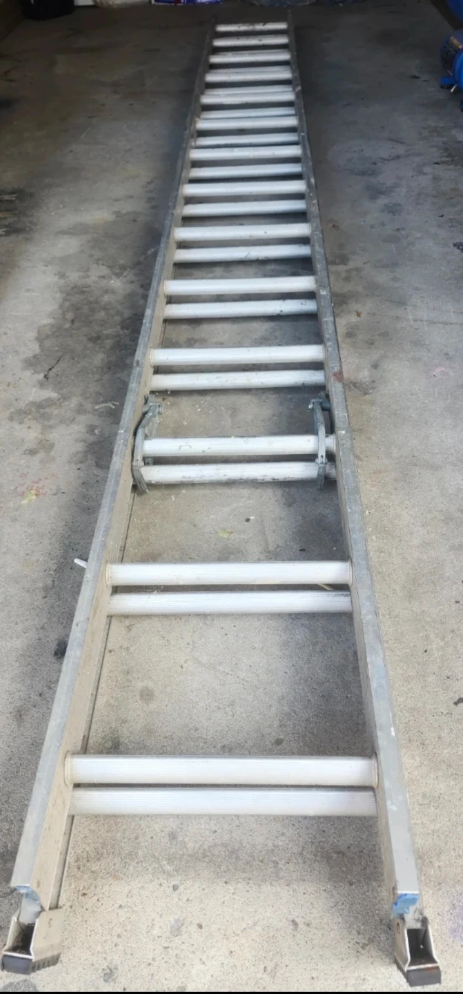 Aluminum Extension Ladder - photo 4