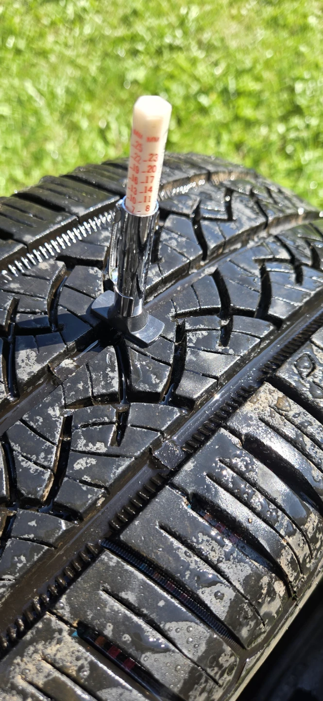 215/65/R16 2 used Continental all season tires - photo 2