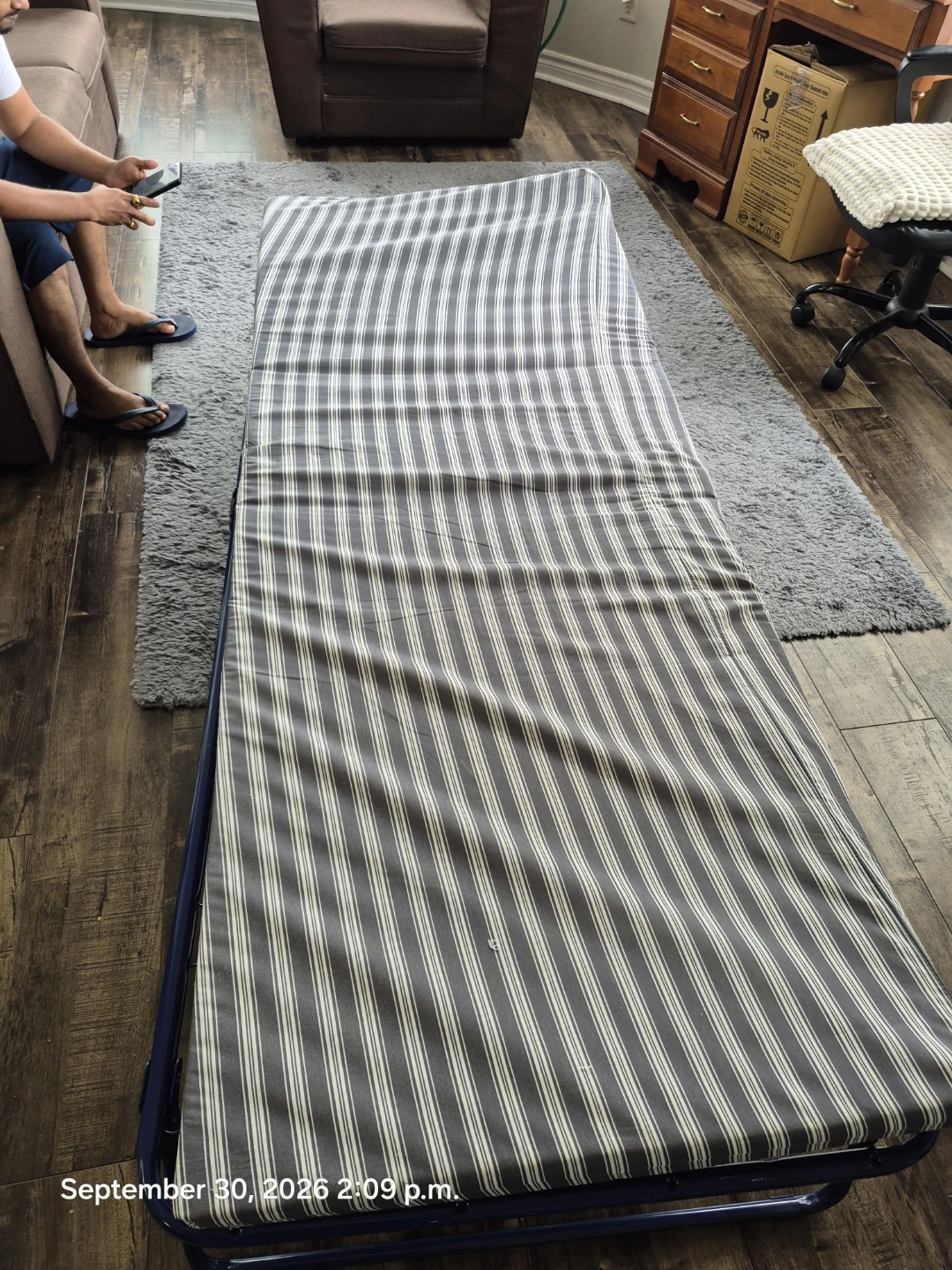 Foldable metal bed frame with mattress - photo 5