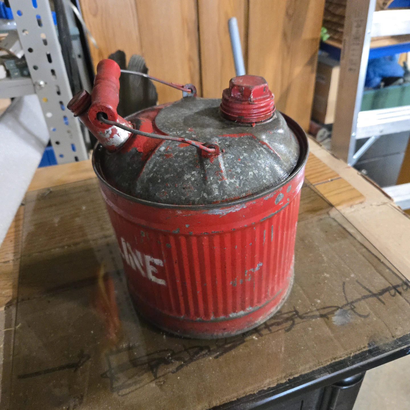 Antique gas can - photo 2