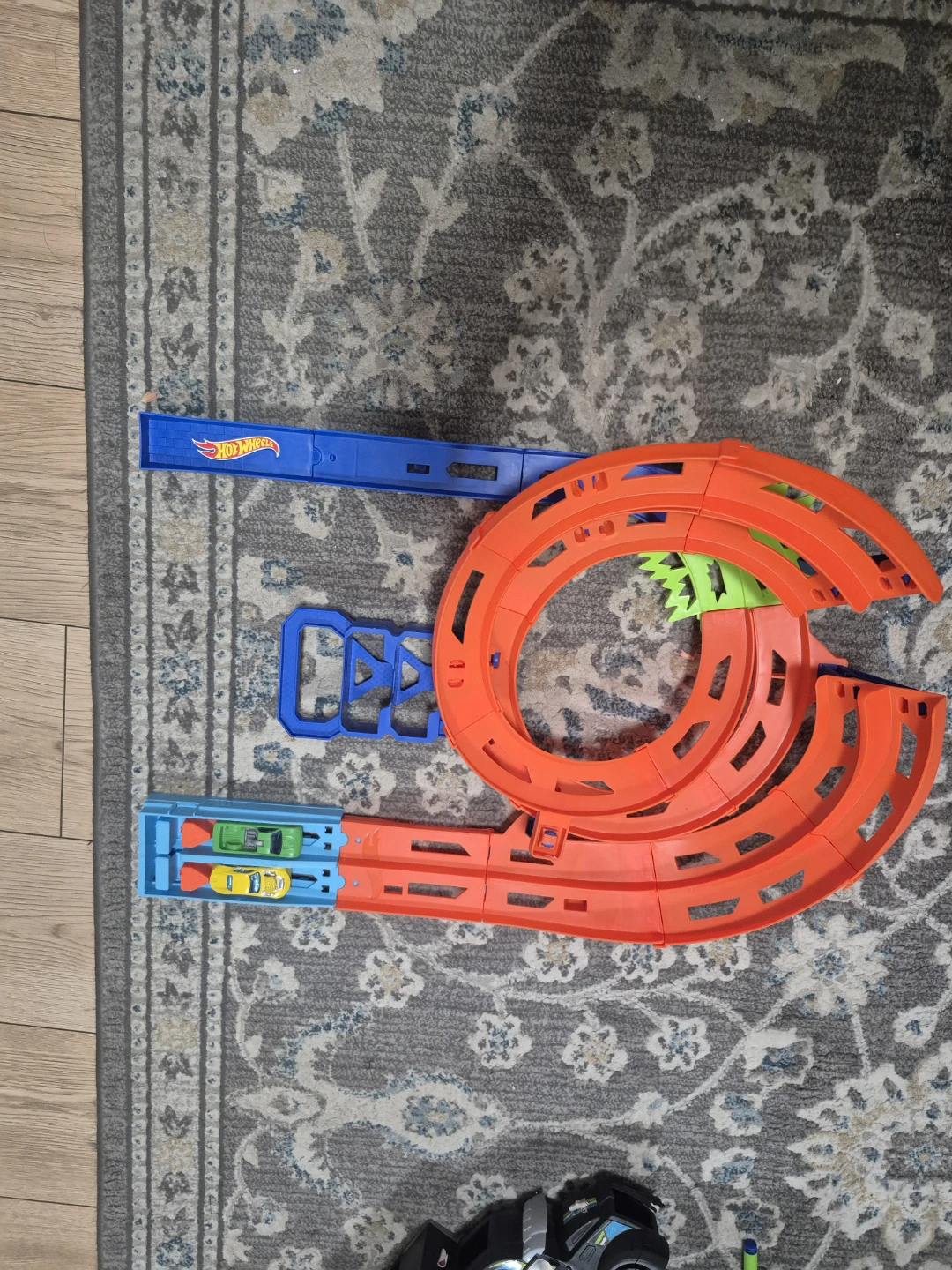 Hot Wheels Spiral Track Set with 2 Cars