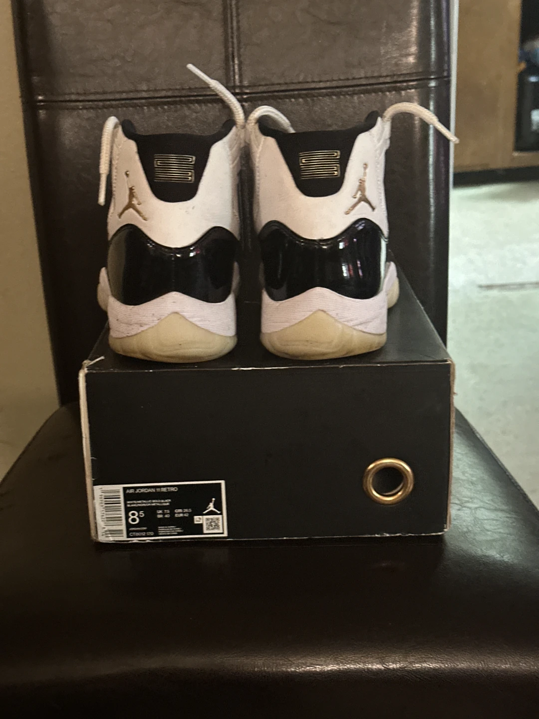 Air Jordan 11 Retro Metallic Gold Black - photo 2