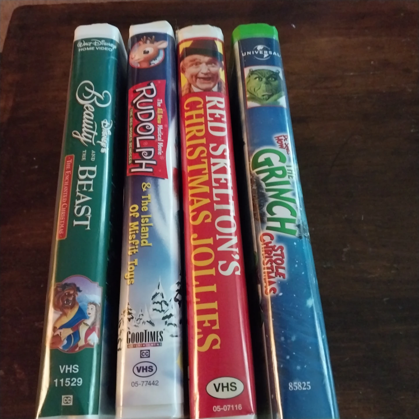 🏈Set of 4 Christmas VHS Tapes🏈 - photo 2