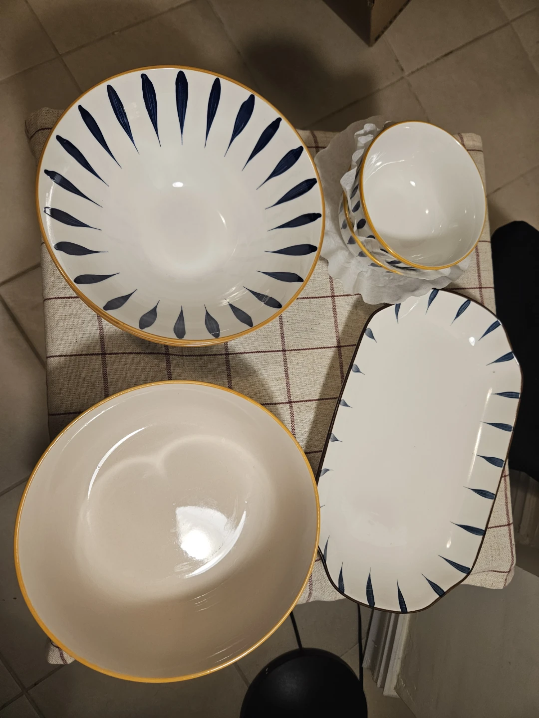 Casa Moderna ceramic dishware set