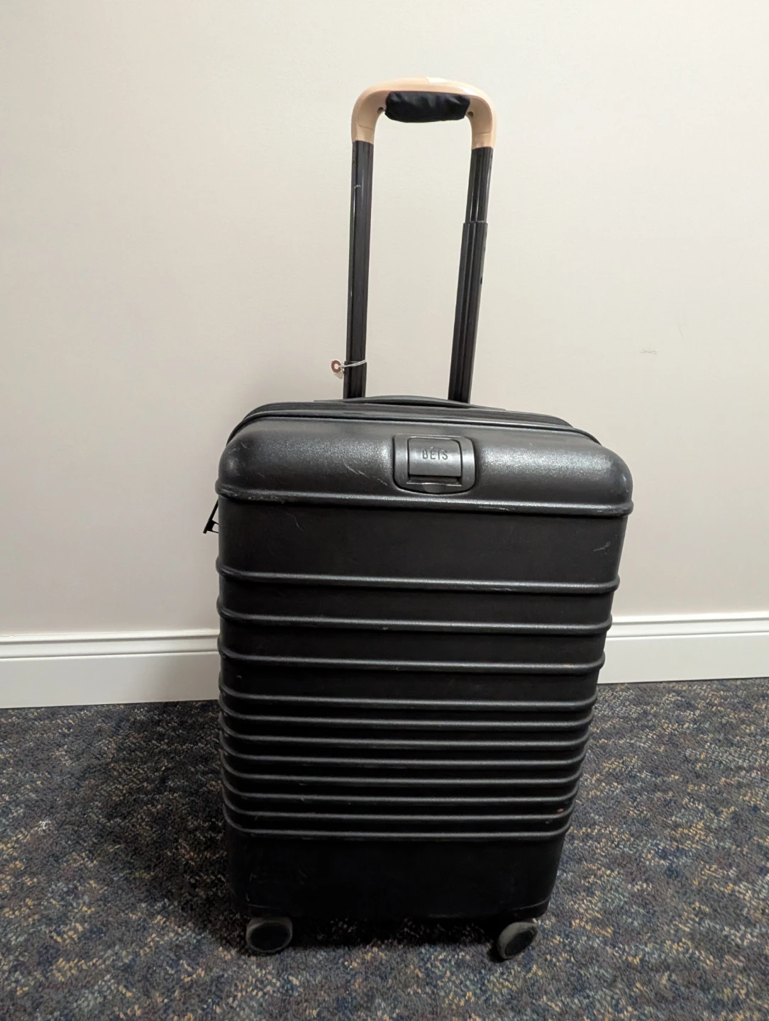 BÉIS The Carry-On Roller Black Usable 1 broken wheel