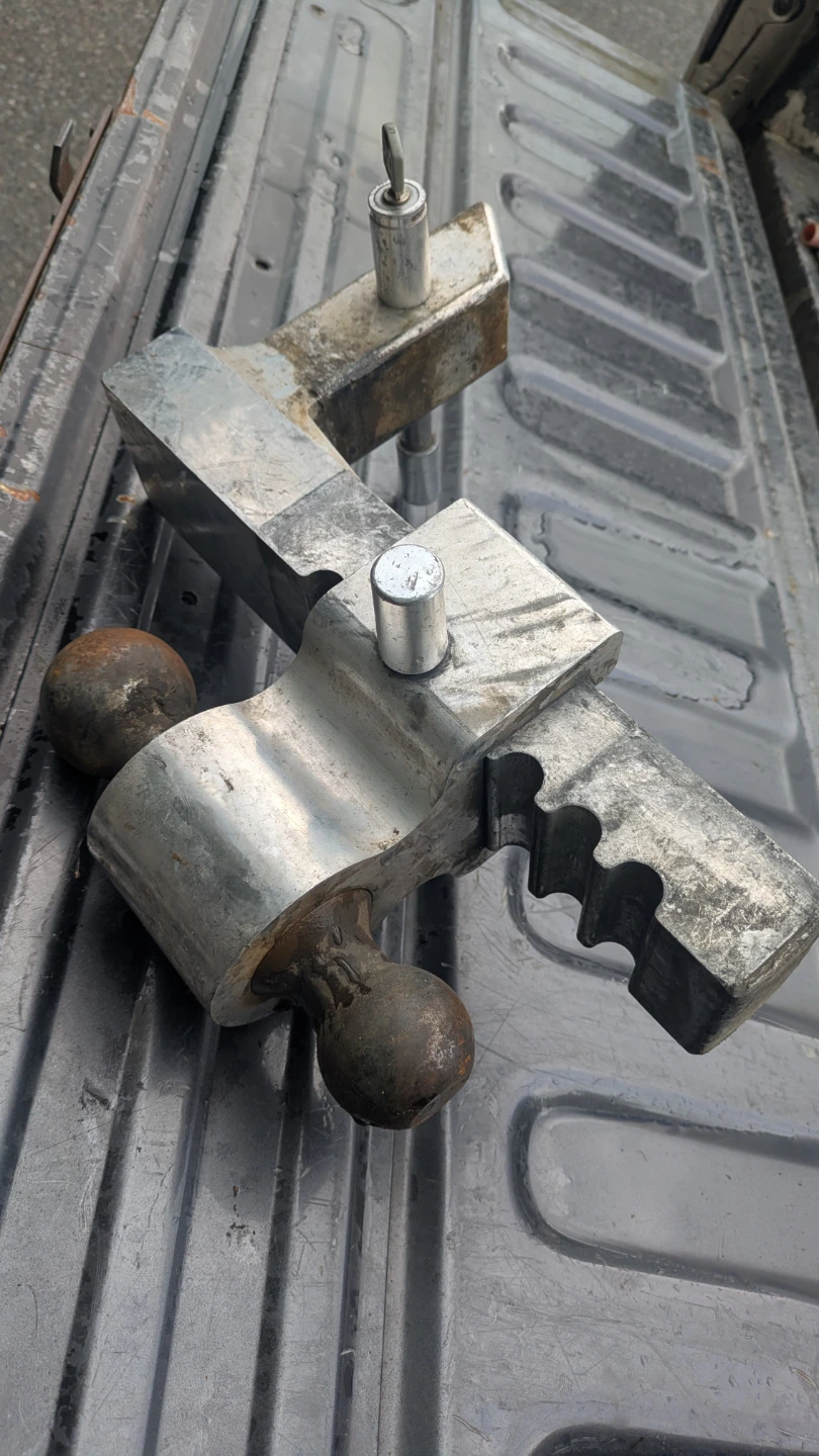 Adjustable Trailer Hitch with Dual Ball