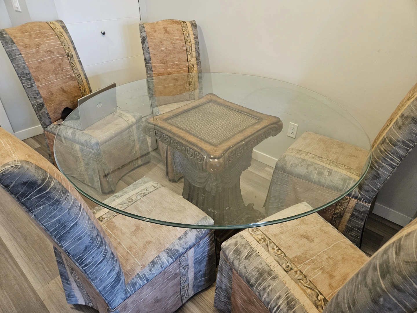 Dining table and 4 chairs