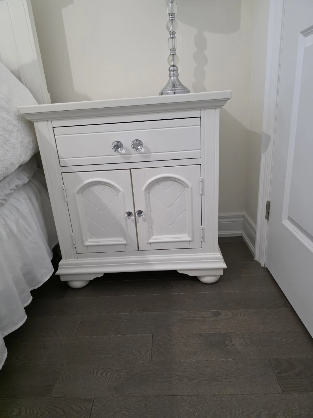 White Bedroom Set with Crystal Knobs - photo 2