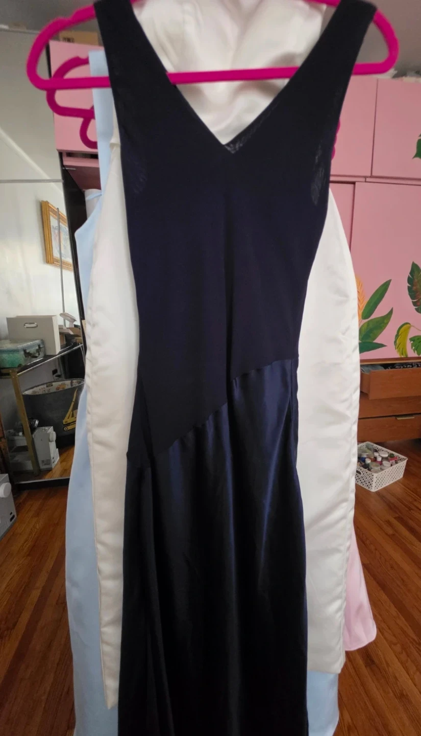 Navy blue sleeveless v-neck dress 🏈