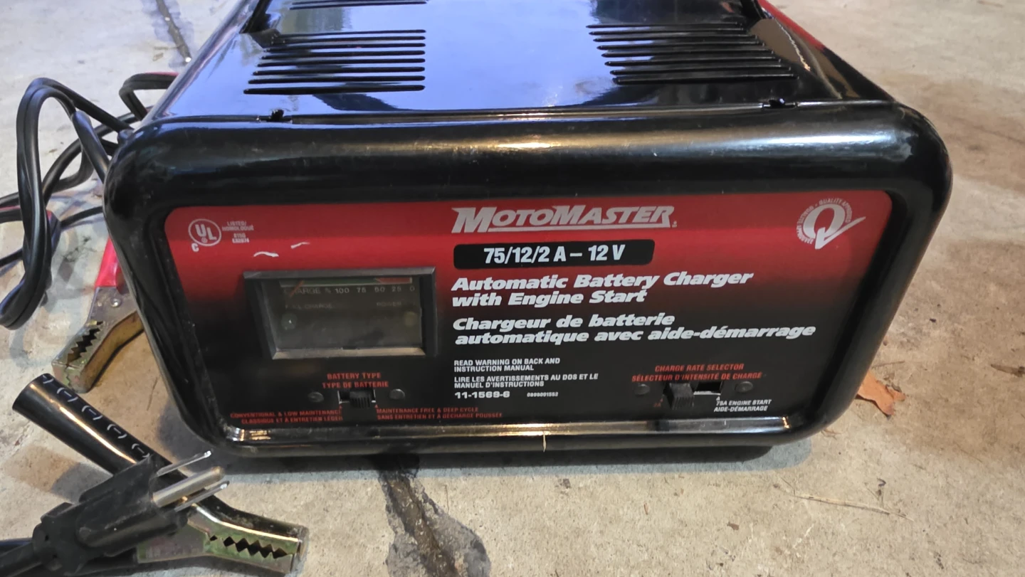 MotoMaster 75/12/2 A-12V Automatic Battery Charger