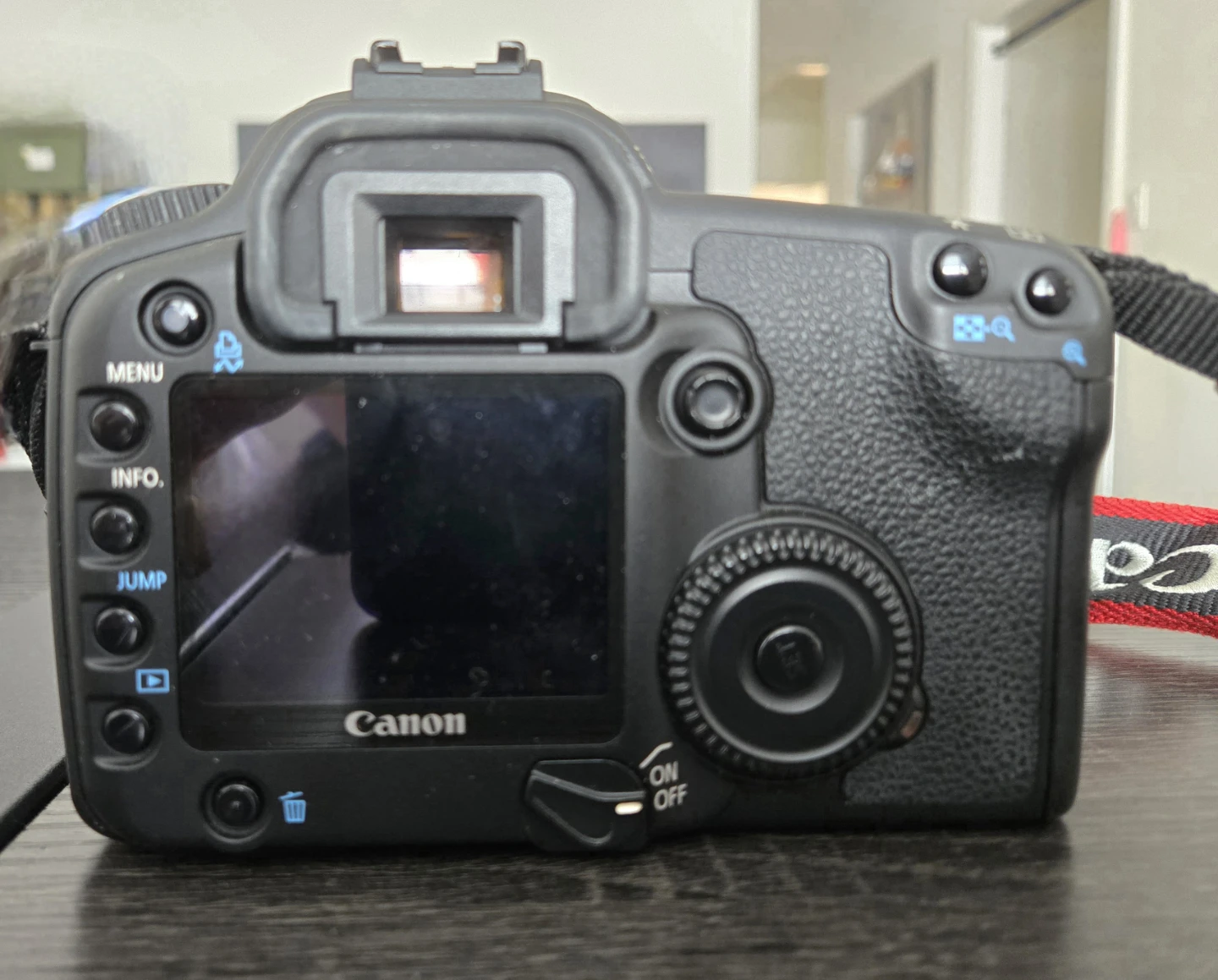 Canon EOS 30D DSLR Camera Kit with Tripod - photo 5