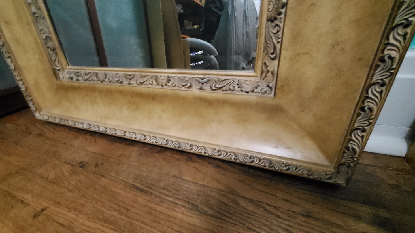Large ornate wall mirror with gold frame - photo 2