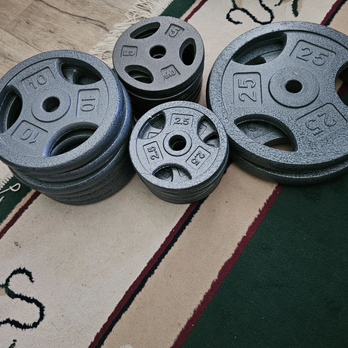 Weight bench & plates - photo 2