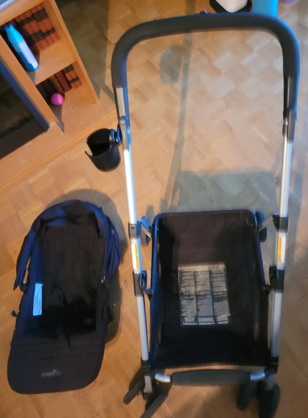 Like New Evenflo Reversi Lightweight Stroller - photo 3