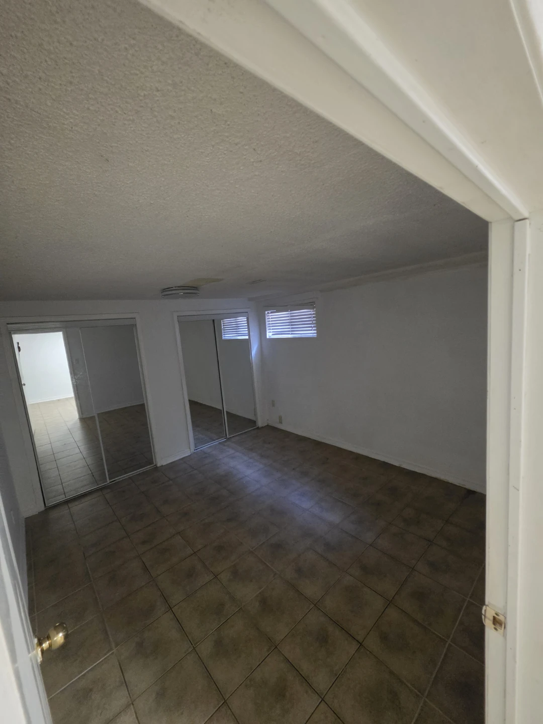 Basement for rent - photo 2