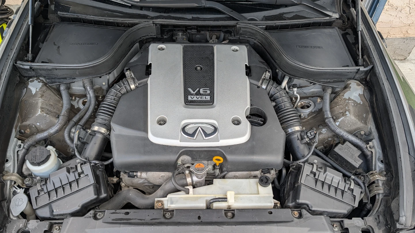 Infiniti V6 Sedan - photo 4