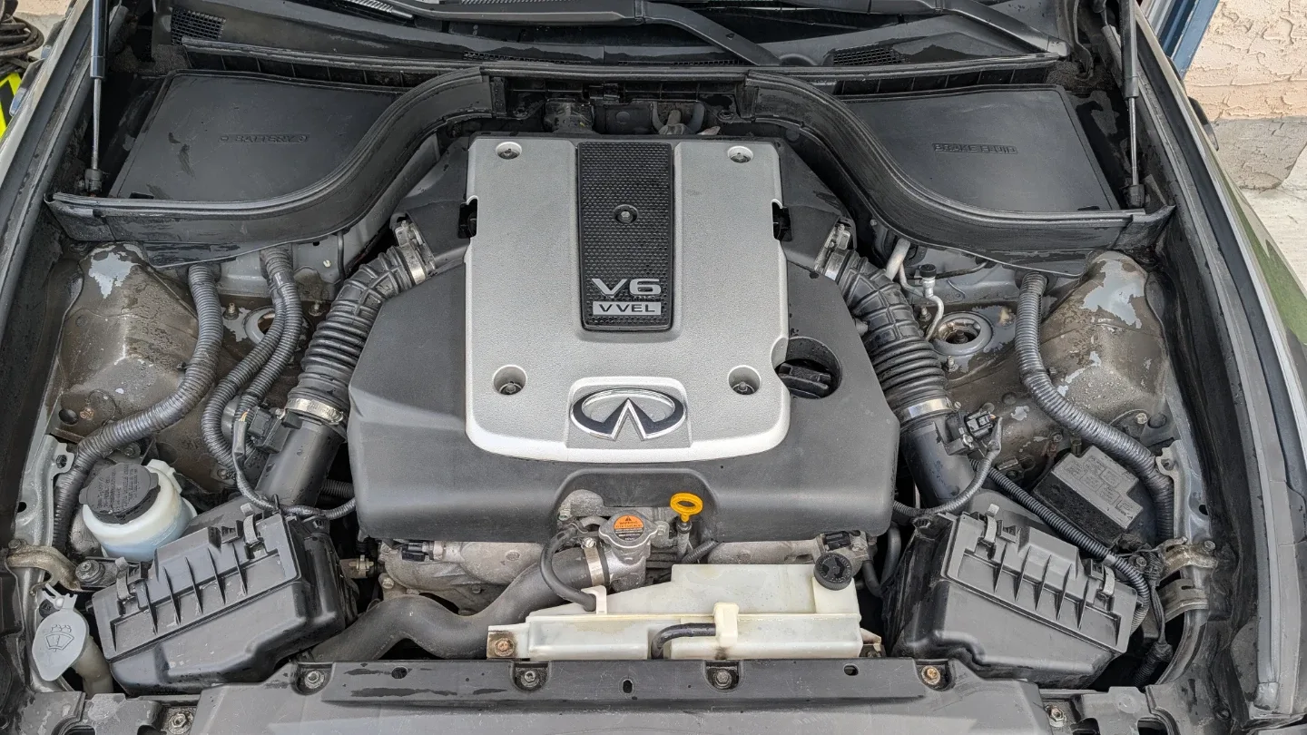 Infiniti V6 Sedan - photo 4