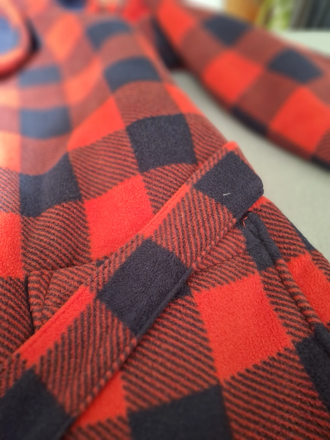Red and black buffalo check hooded bathrobe - photo 3