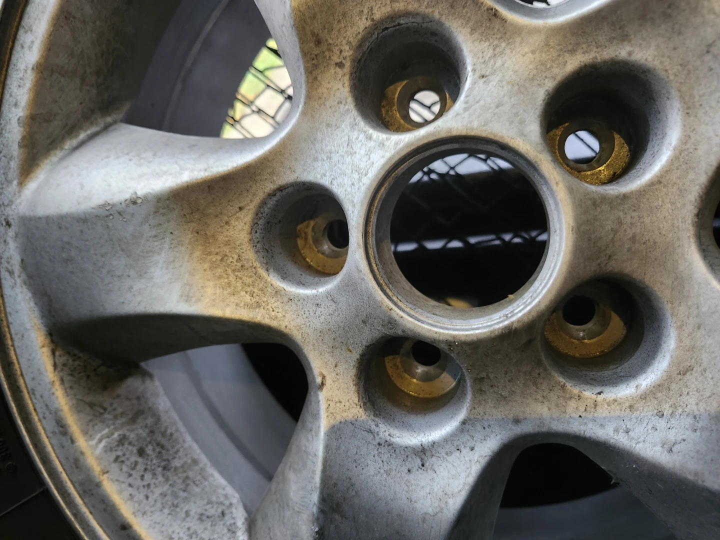 Bridgestone Dueler H/T 687 Tire with rim  225/70R16 - photo 5