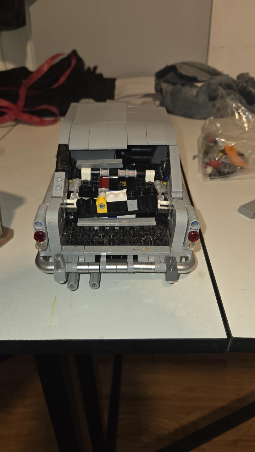 LEGO 10262 James Bond Aston Martin DB5 MISSING TIRE - photo 2