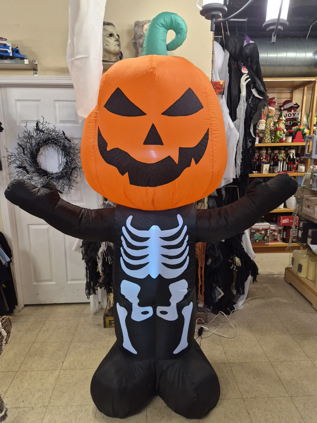 New Halloween 🎃 inflatables great prices over 100 available - photo 4