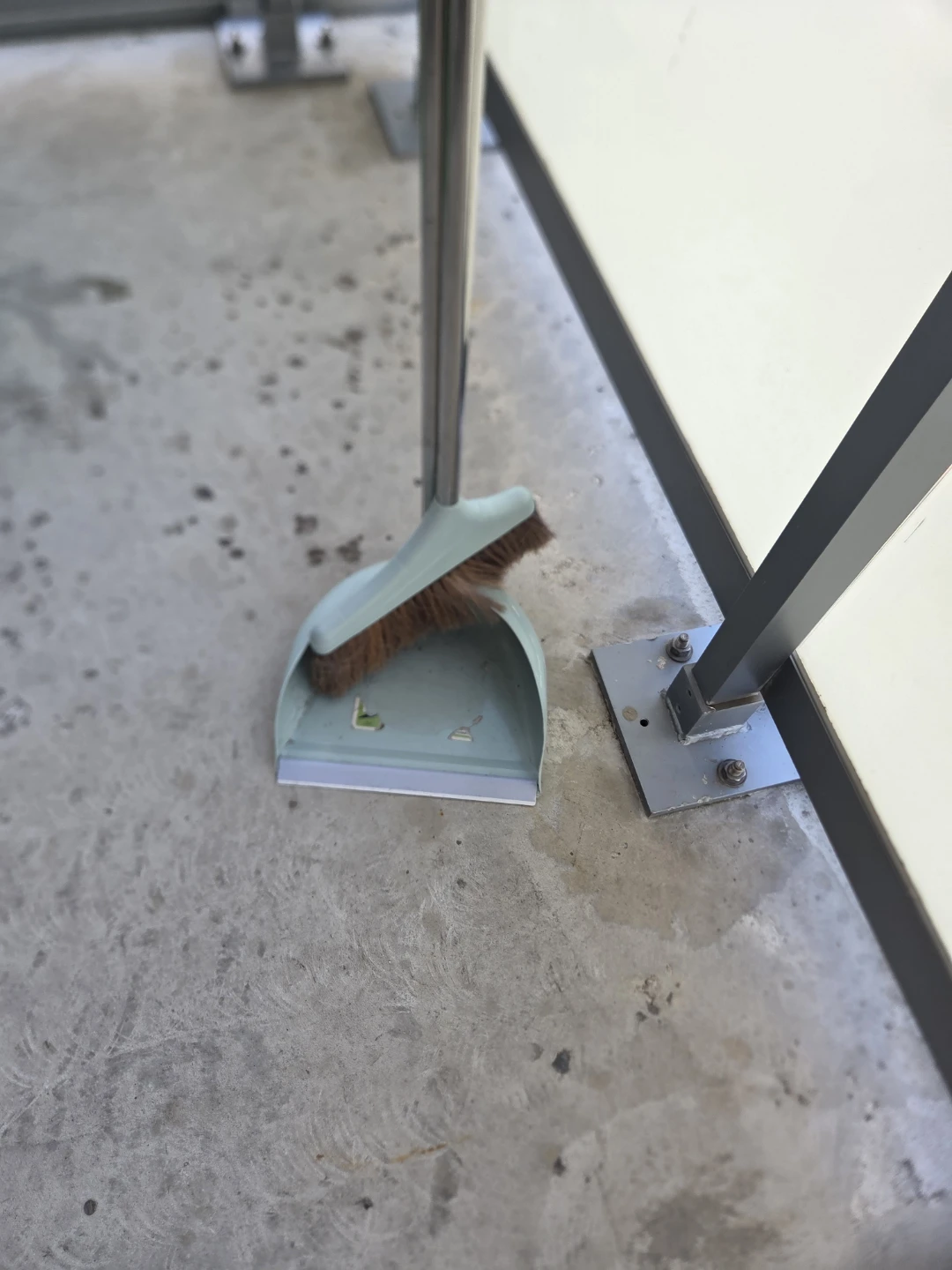 Dustpan and Brush Set - photo 3