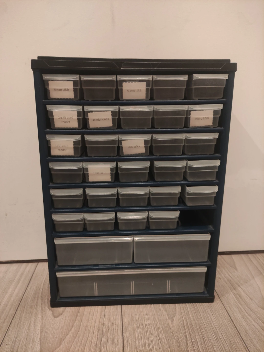 Metal Stackable Cabinet with 32 Drawers, Wall-Mountable 🏈