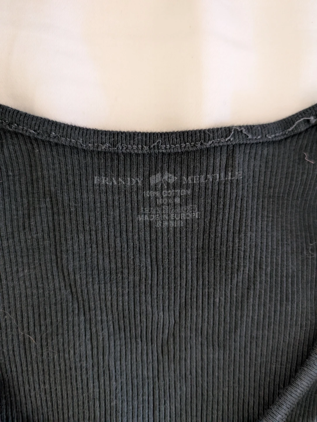 Brandy Melville Ribbed V-Neck Crop Top Baby Cute T Shirt - photo 2