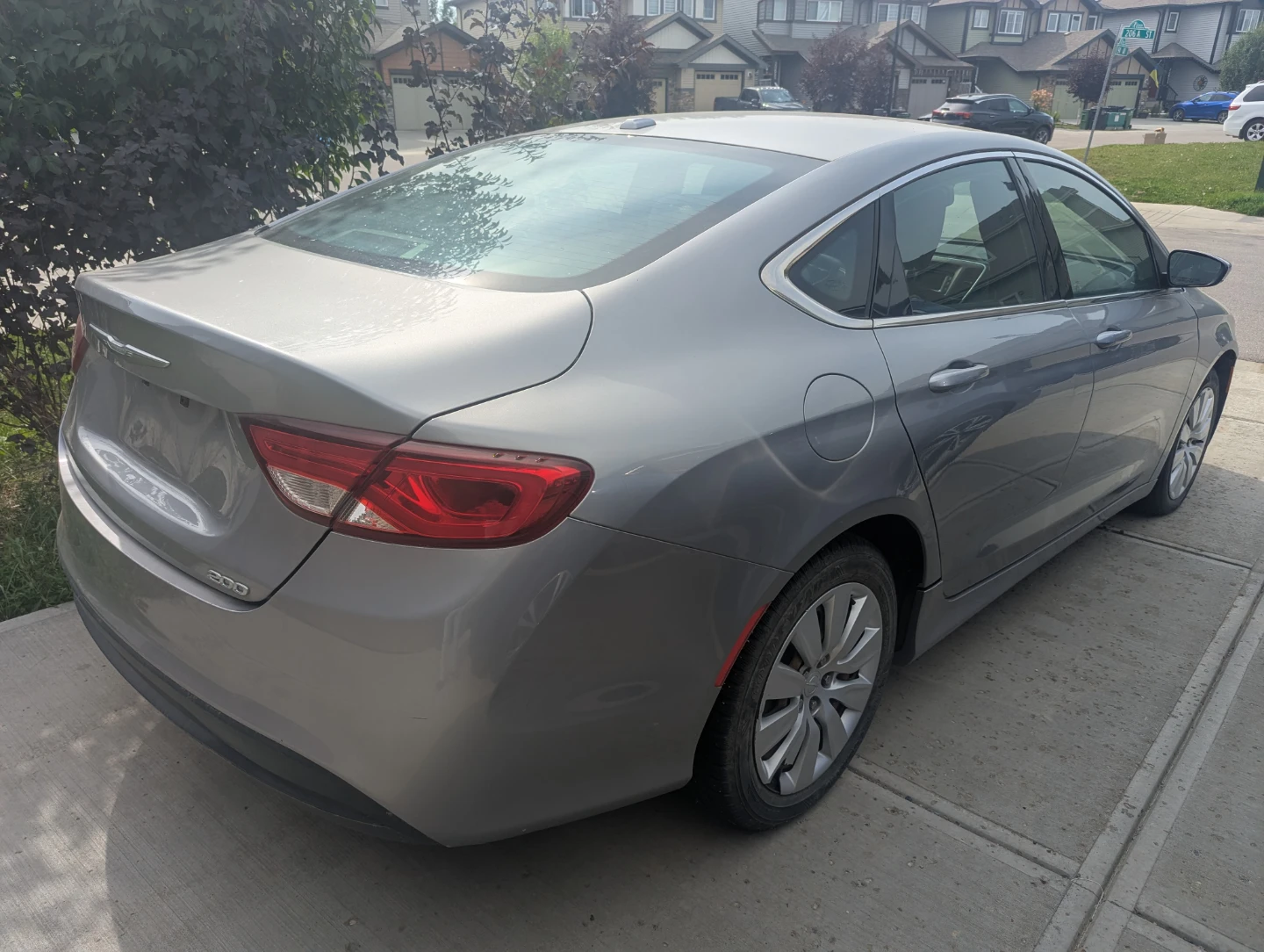 $8500 2017 Chrysler 200. 4 cylinder 2.4L, 117,000Km i - photo 3